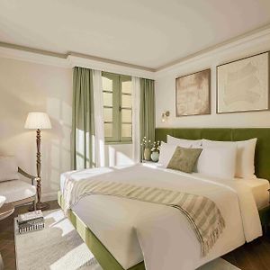 King Room Garden View